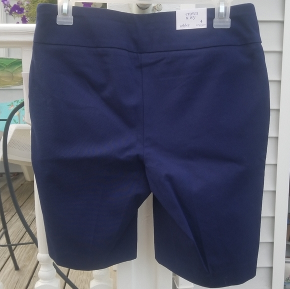 Womens Navy Blue Shorts NWT - Picture 2 of 6